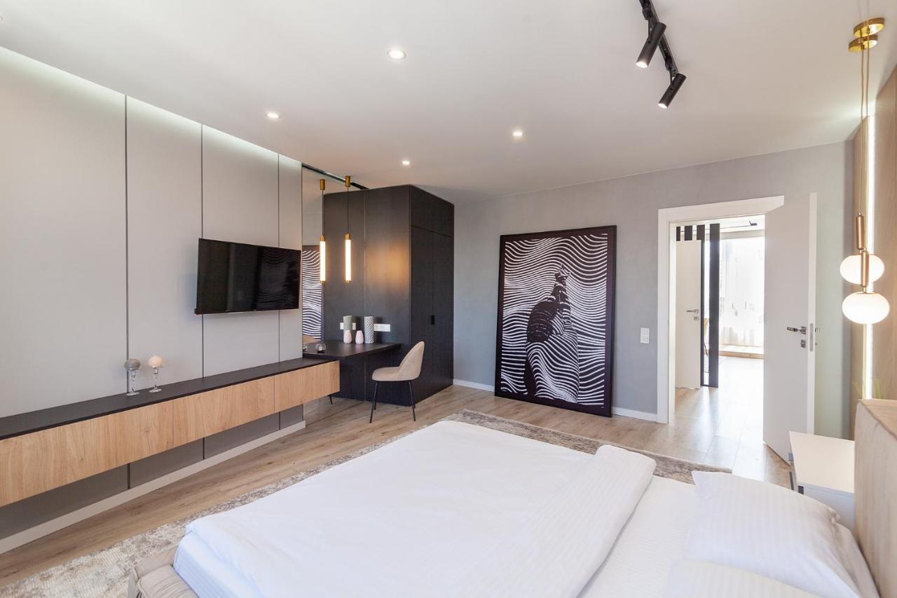 Royal Vip Jacuzzi Apart Lviv Bagian luar foto