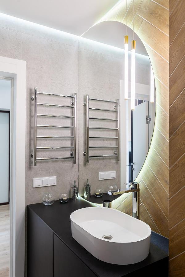 Royal Vip Jacuzzi Apart Lviv Bagian luar foto