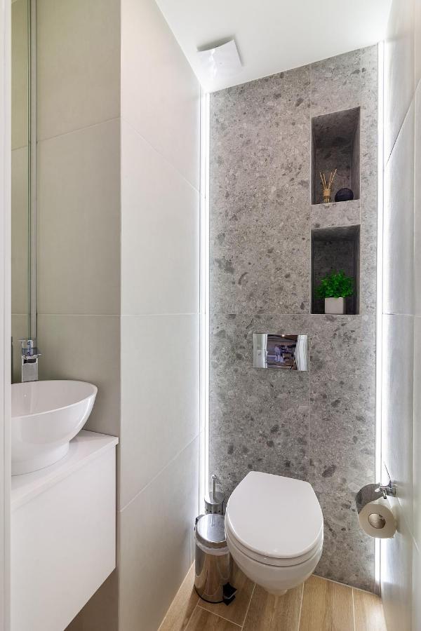 Royal Vip Jacuzzi Apart Lviv Bagian luar foto