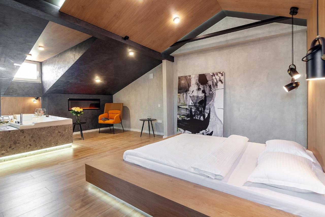 Royal Vip Jacuzzi Apart Lviv Bagian luar foto