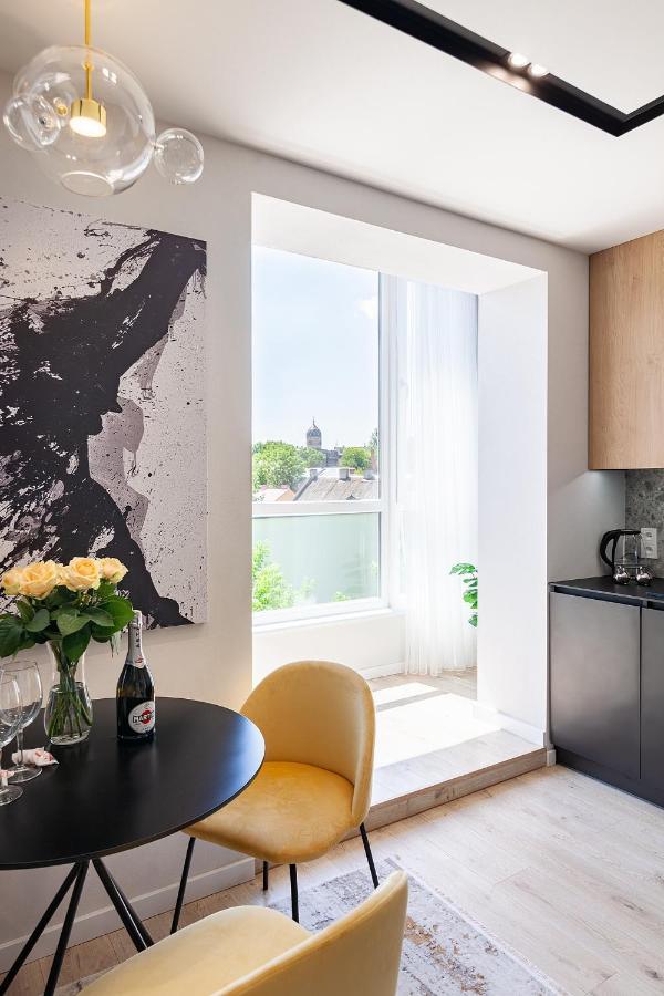 Royal Vip Jacuzzi Apart Lviv Bagian luar foto