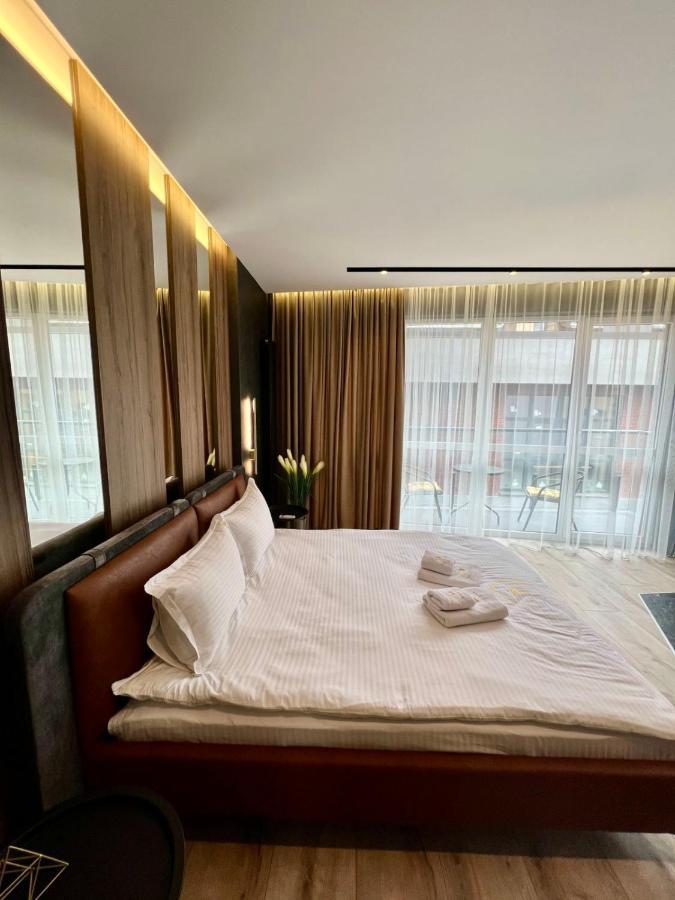 Royal Vip Jacuzzi Apart Lviv Bagian luar foto