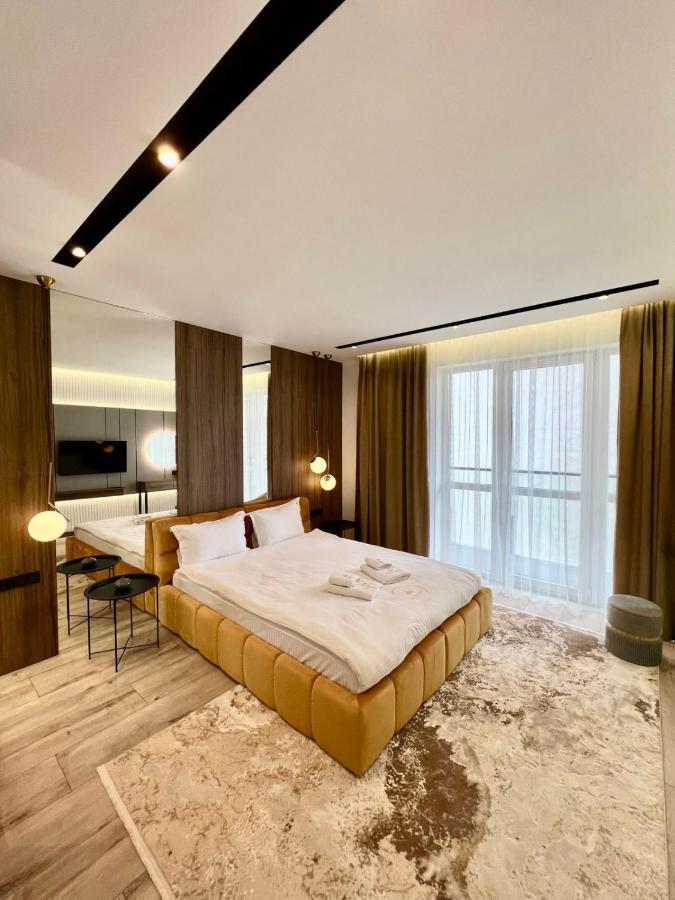 Royal Vip Jacuzzi Apart Lviv Bagian luar foto