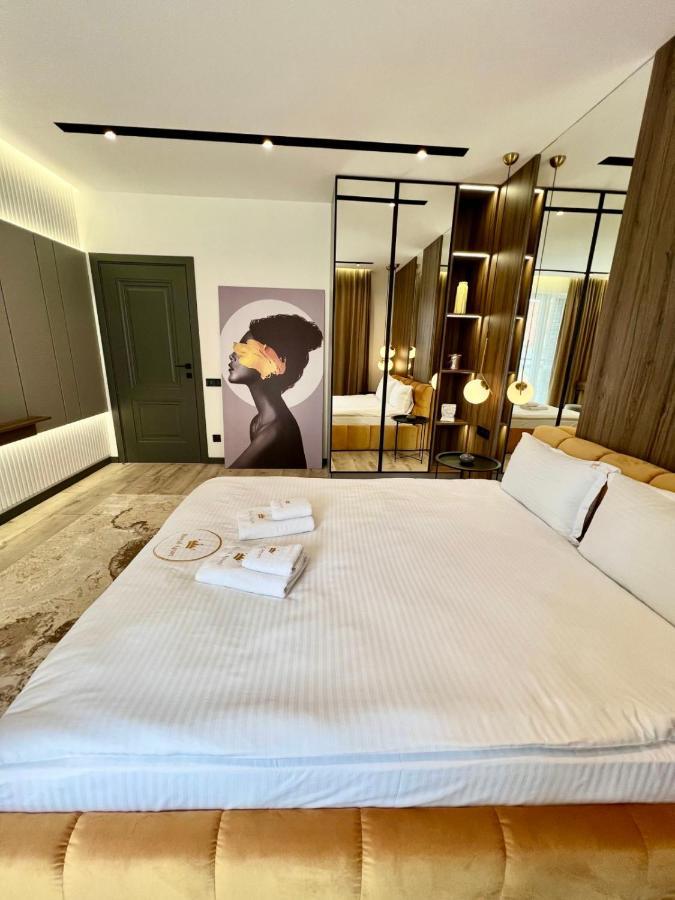 Royal Vip Jacuzzi Apart Lviv Bagian luar foto