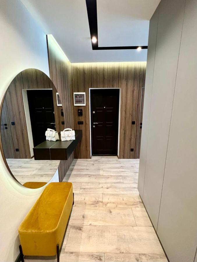 Royal Vip Jacuzzi Apart Lviv Bagian luar foto