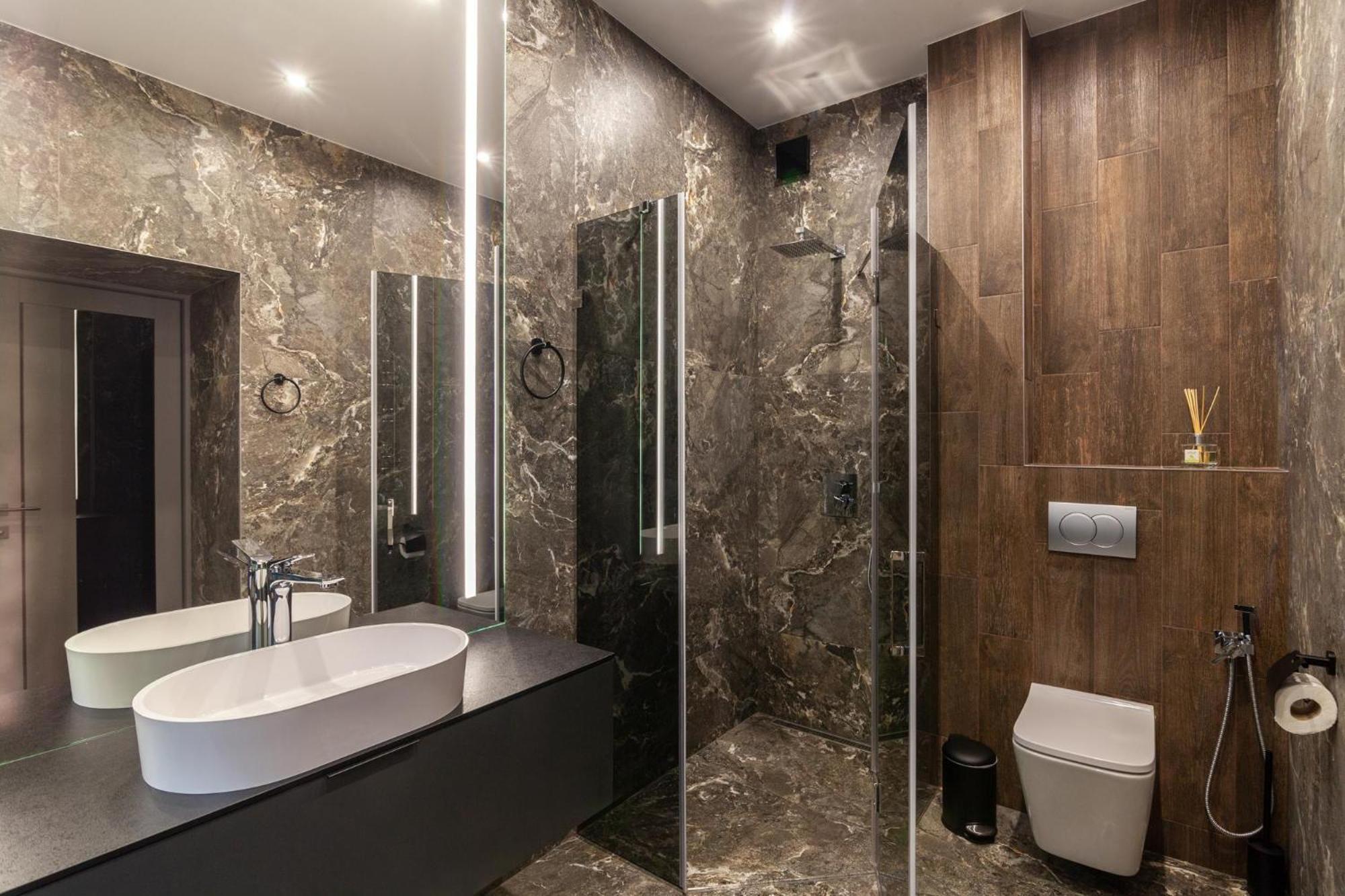Royal Vip Jacuzzi Apart Lviv Bagian luar foto