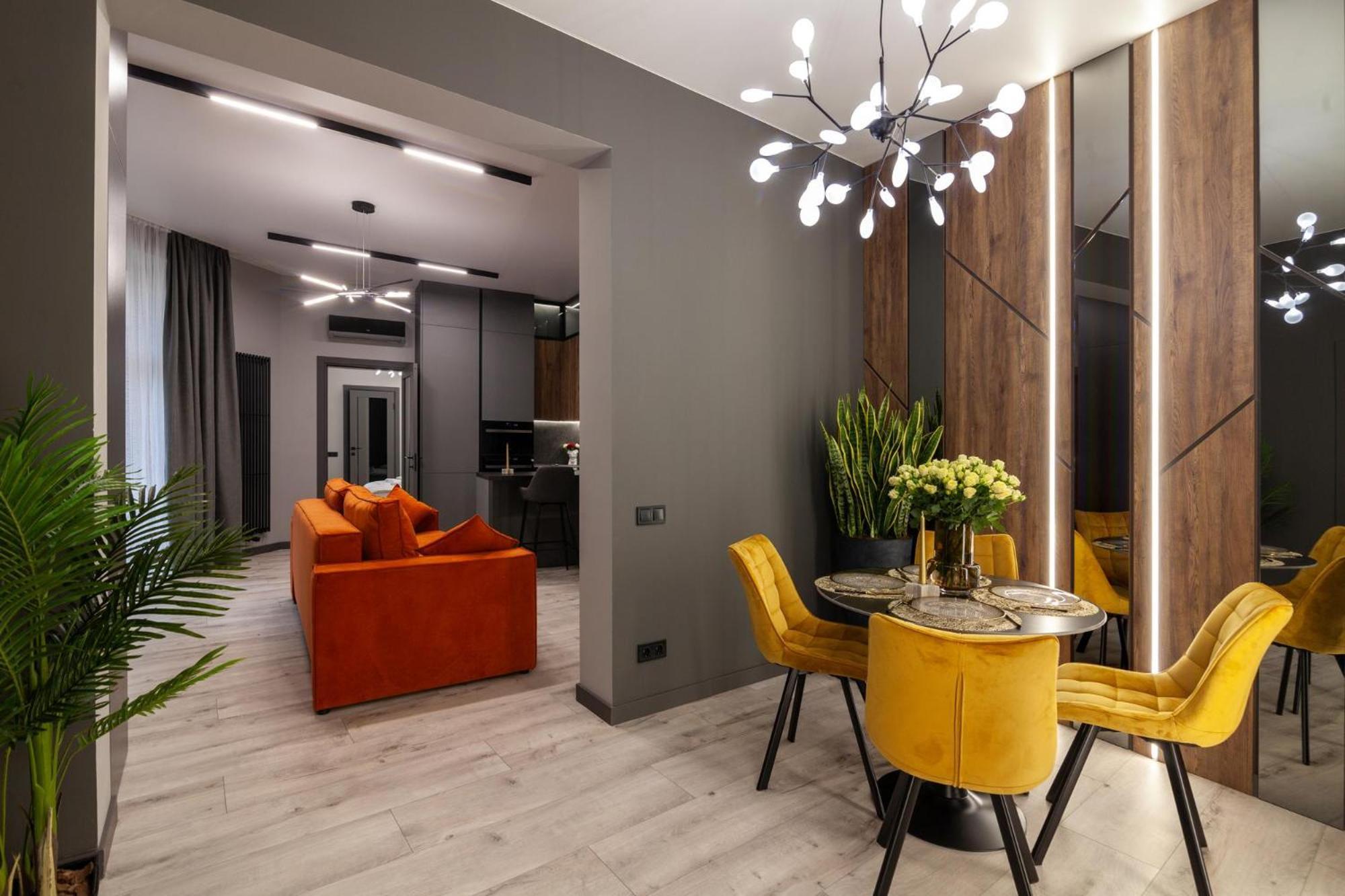 Royal Vip Jacuzzi Apart Lviv Bagian luar foto