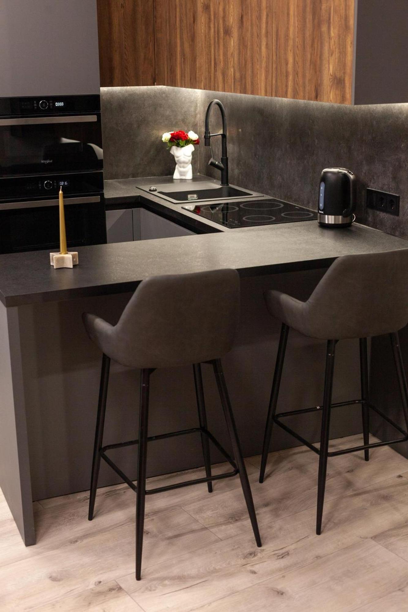 Royal Vip Jacuzzi Apart Lviv Bagian luar foto