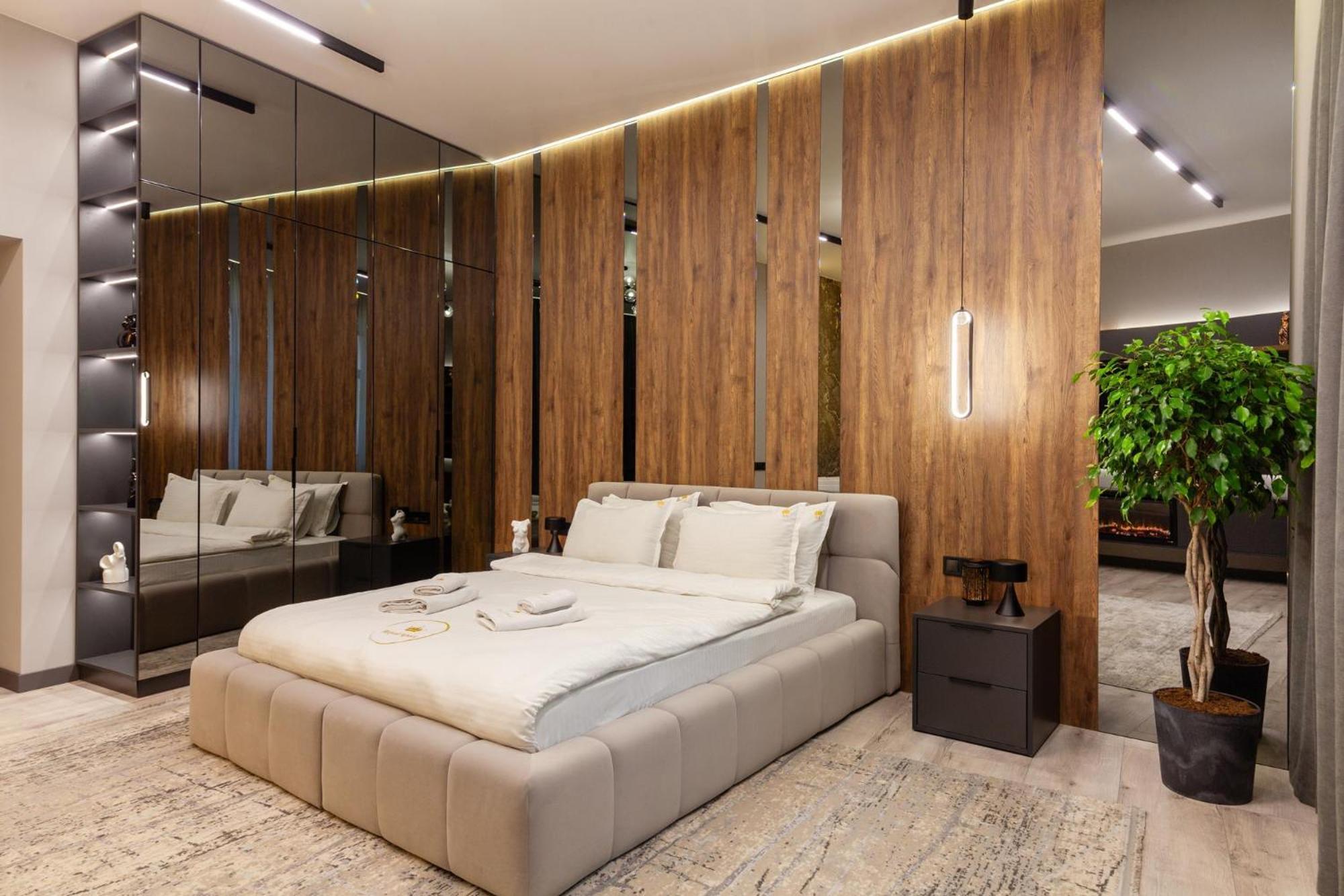 Royal Vip Jacuzzi Apart Lviv Bagian luar foto